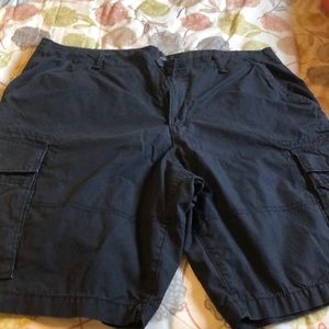 Just listed!🩳Men’s O.N. cargo shorts! Worn once!
